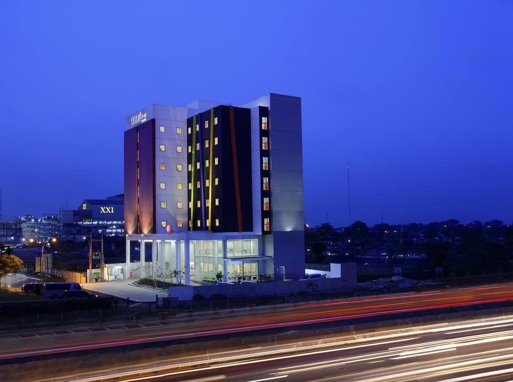 Amaris Hotel Bekasi Barat Экстерьер фото