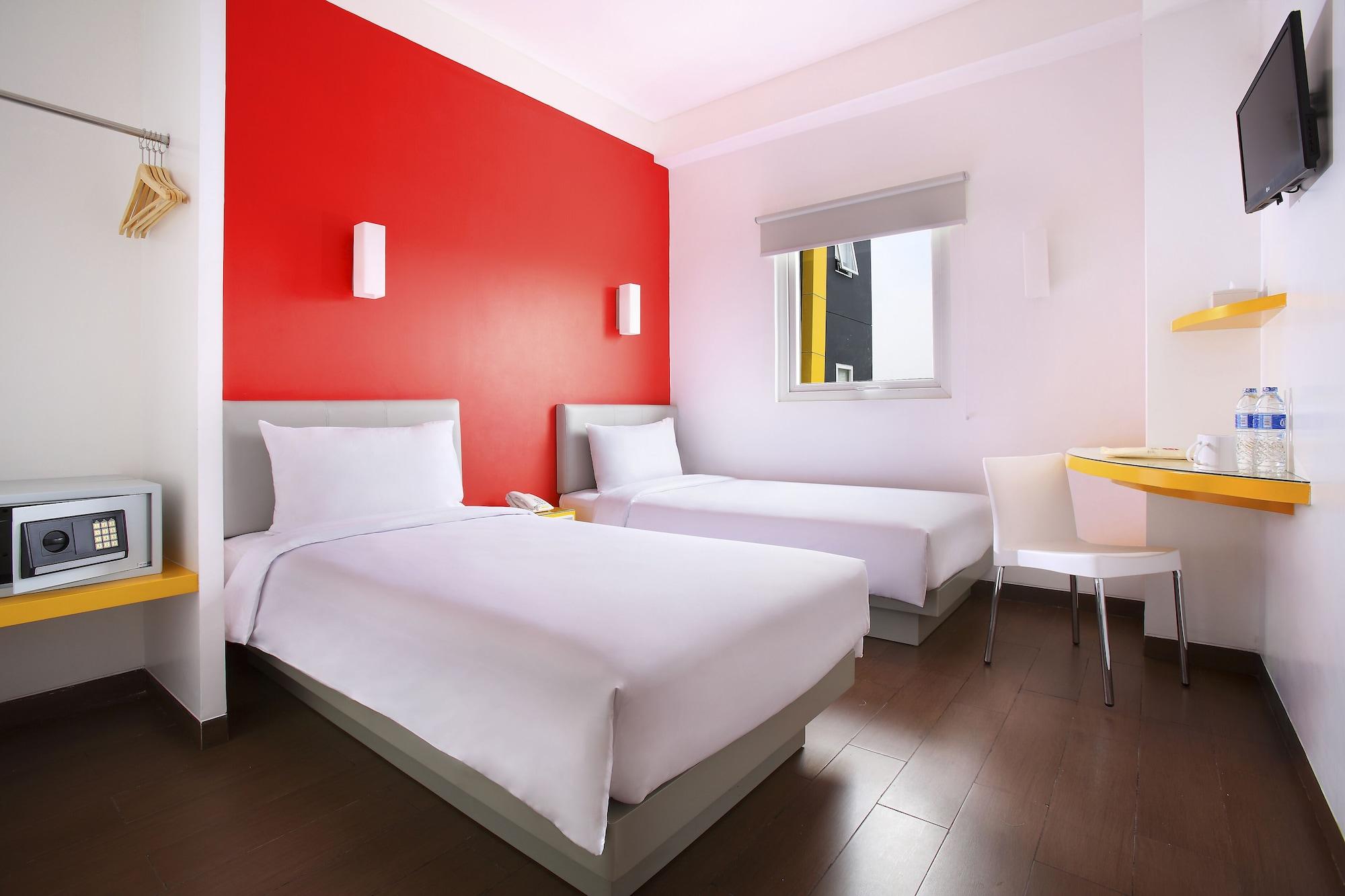 Amaris Hotel Bekasi Barat Экстерьер фото