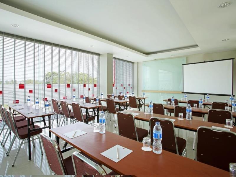Amaris Hotel Bekasi Barat Экстерьер фото