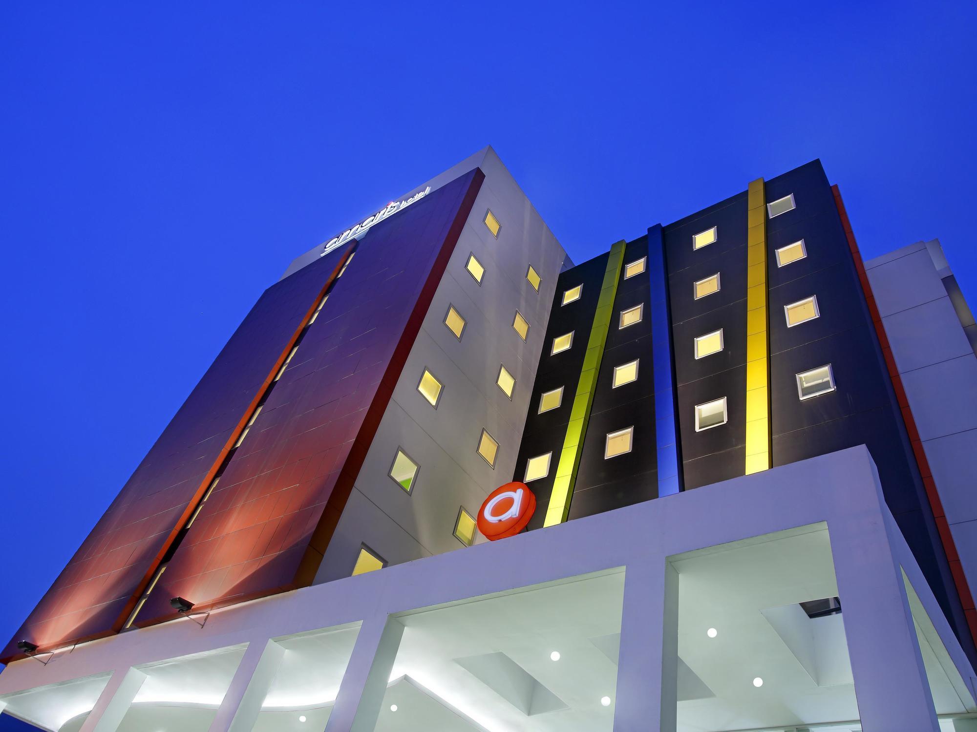 Amaris Hotel Bekasi Barat Экстерьер фото
