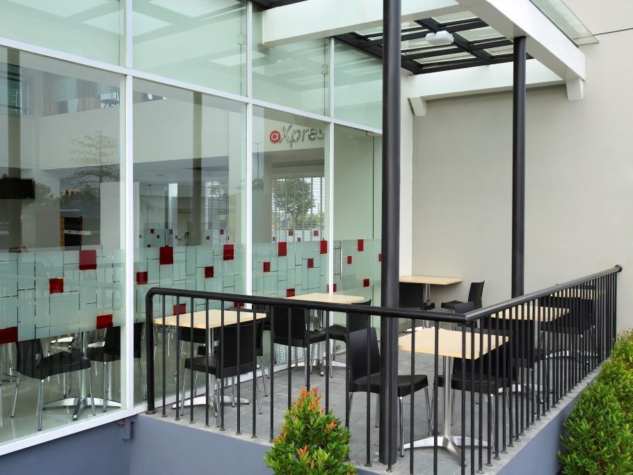 Amaris Hotel Bekasi Barat Экстерьер фото