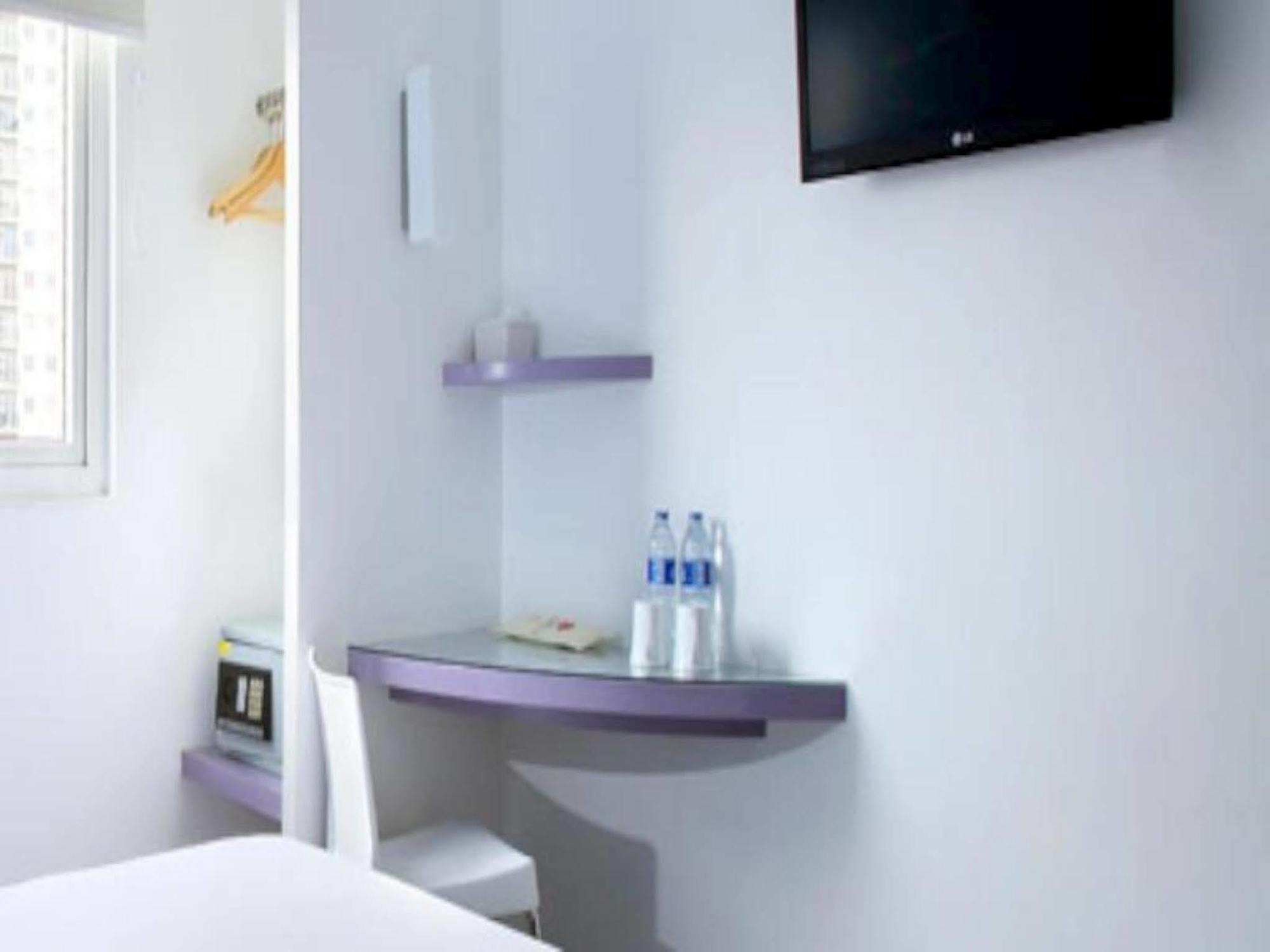 Amaris Hotel Bekasi Barat Экстерьер фото