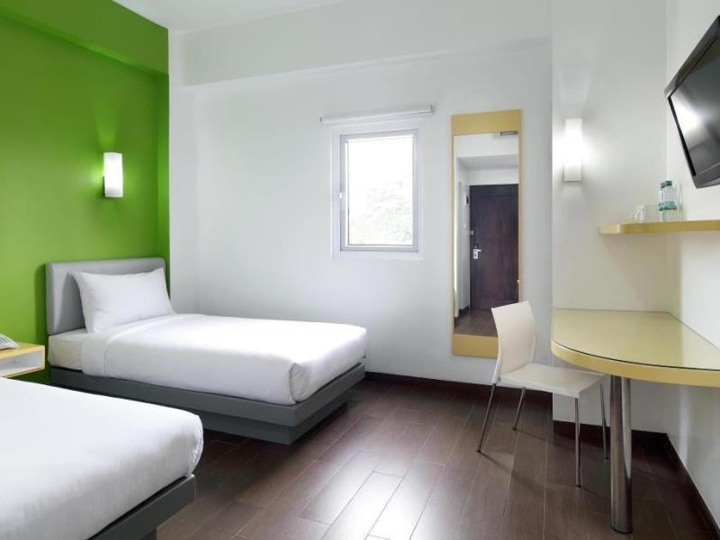 Amaris Hotel Bekasi Barat Экстерьер фото